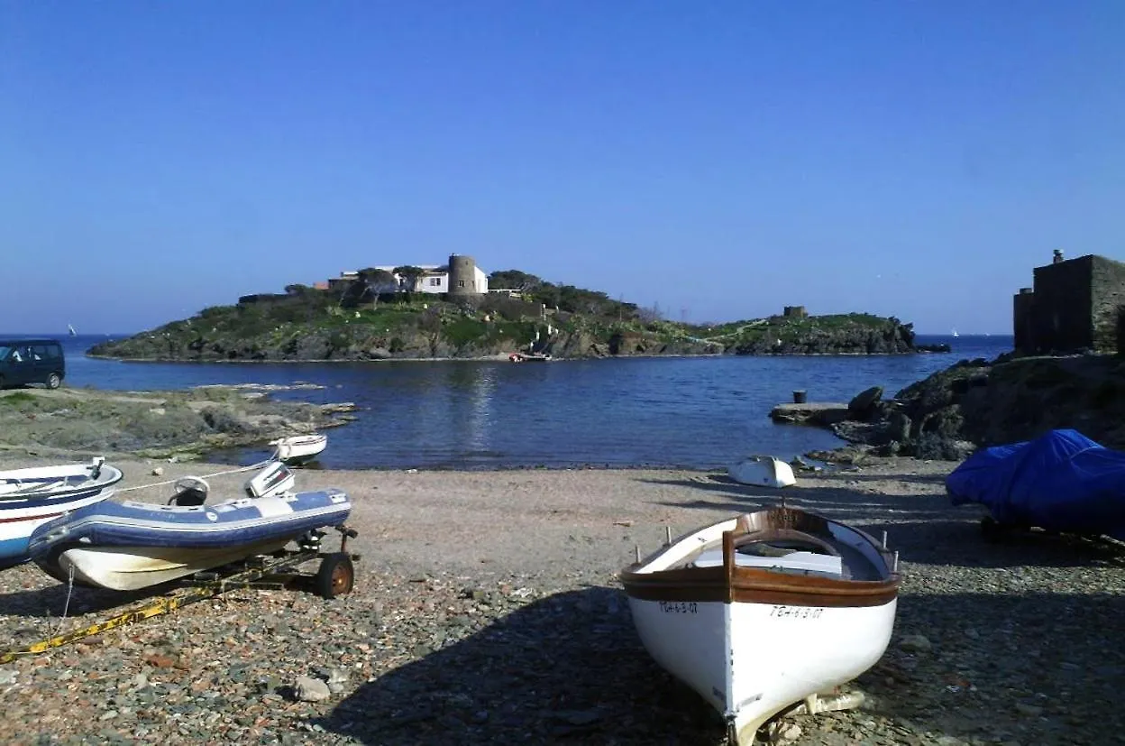 Isla Privada En Cadaques De Ensueno Con 11 Habitaciones Dobles Con Bano Privado Y Piscina