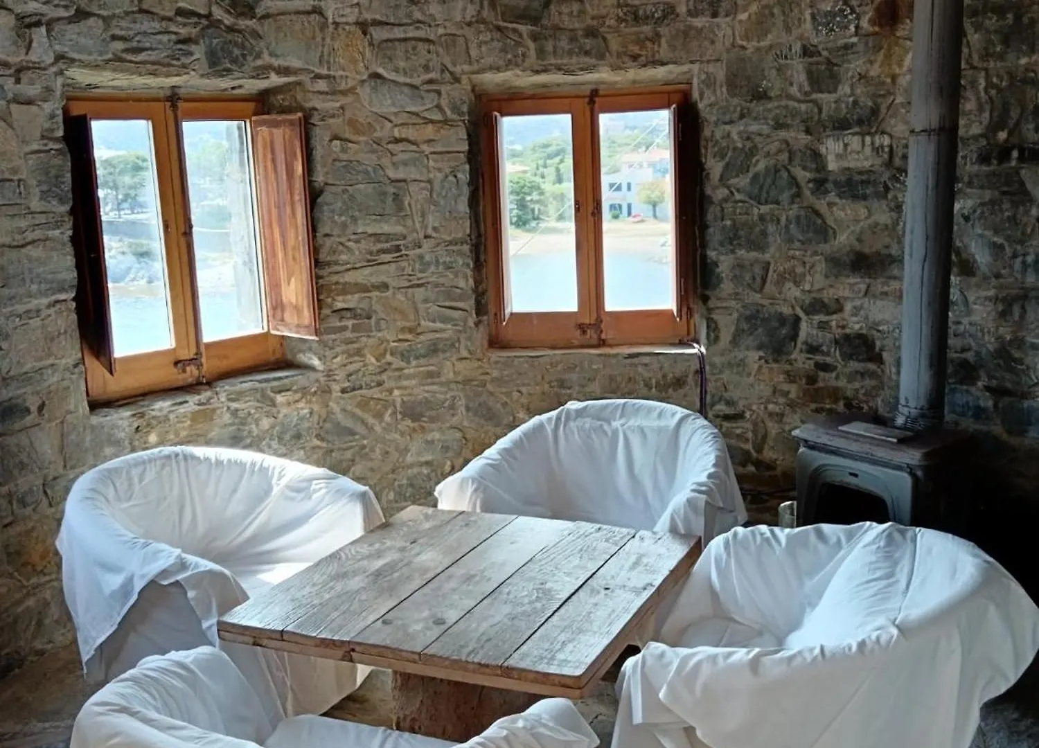 Isla Privada En Cadaques De Ensueno Con 11 Habitaciones Dobles Con Bano Privado Y Piscina 0*,  Spain