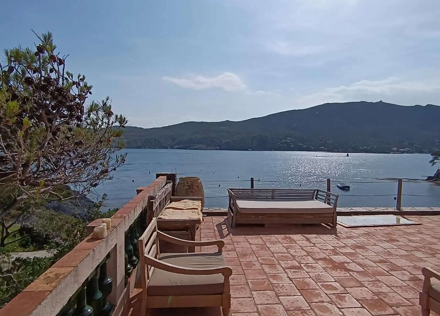 Isla Privada En Cadaques De Ensueno Con 11 Habitaciones Dobles Con Bano Privado Y Piscina